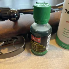 Waffenpflege mit Ballistol: Schnellbrünierung und Universalspray gegen Waffen Rost.