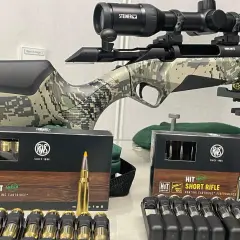 RWS HIT Laufreinigung: Jagdgewehr mit Zielfernrohr und RWS HIT GREEN Munition, bereit für den Einsatz.
