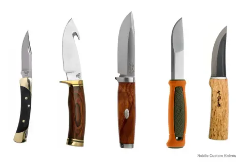 Fünf Messer mit unterschiedlichen Klingenformen und Griffen. Die Frage "wie lang darf ein Messer sein in Deutschland" ist hier nicht direkt beantwortbar, aber die Vielfalt zeigt, dass es viele legale Optionen gibt.