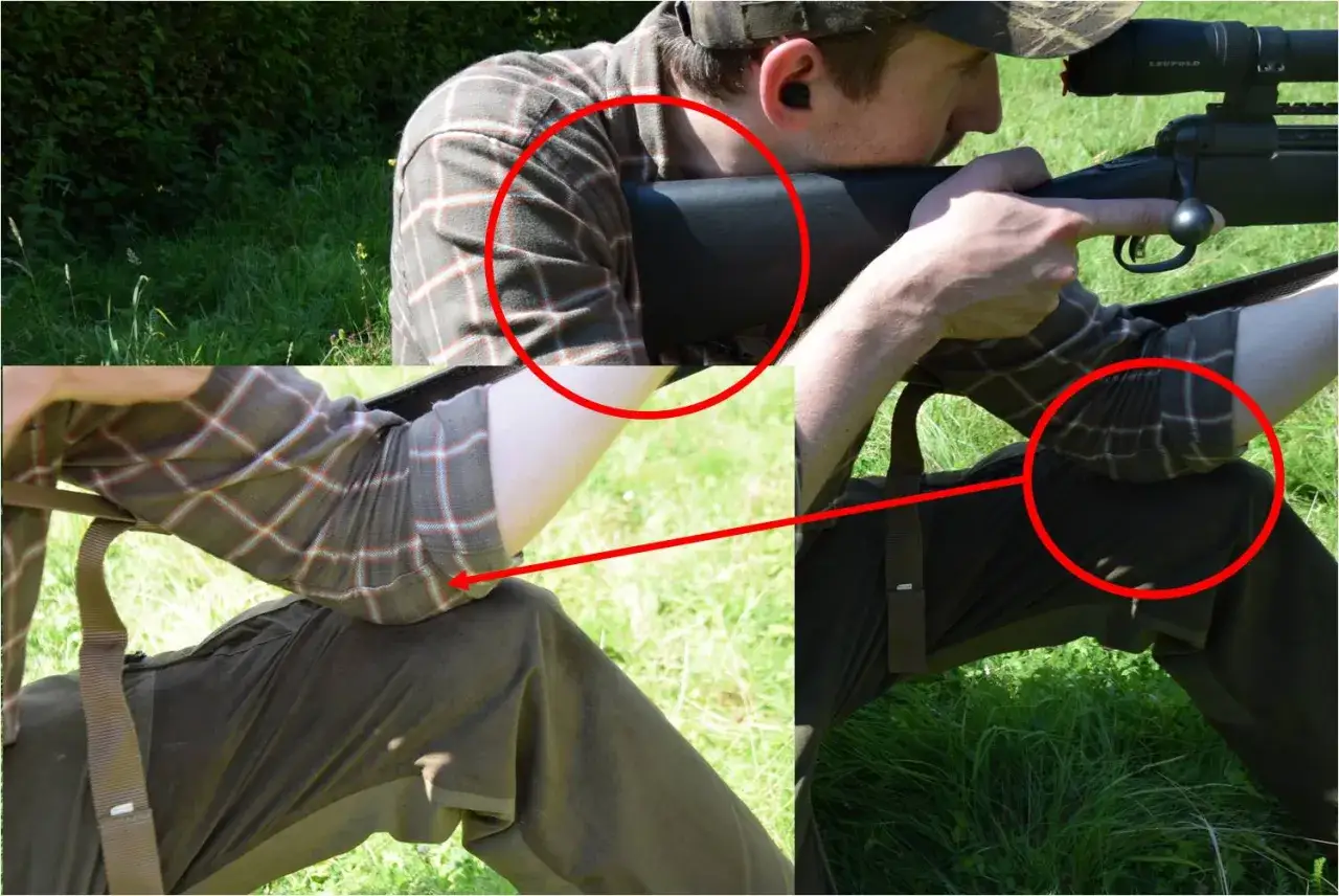 Jäger im jagdlichen Anschlag, die korrekte Auflage des Arms auf dem Knie zur Stabilisierung des Gewehrs.