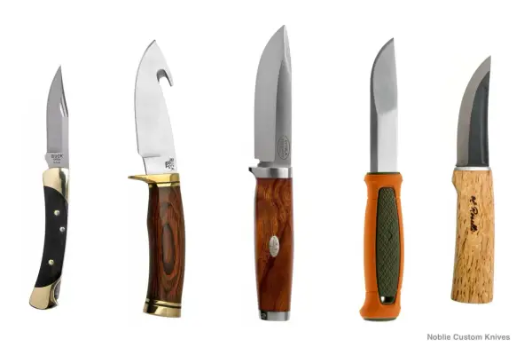 Fünf Messer mit unterschiedlichen Klingenformen und Griffen. Die Frage "wie lang darf ein Messer sein in Deutschland" ist hier nicht direkt beantwortbar, aber die Vielfalt zeigt, dass es viele legale Optionen gibt.
